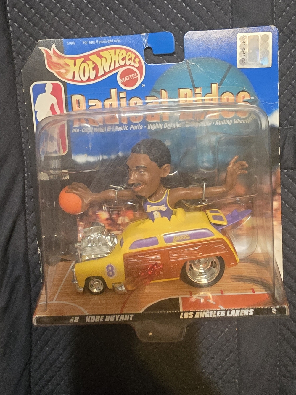 Mattel Hot Wheels Radical Rides Yellow Purple Kobe Bryant Los Angeles Lakers Car